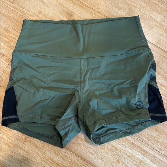 LN Virus shorts women M - Picture 1 of 2